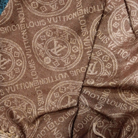 Louis Vuitton Brown Monogram Scarf - Picture 6 of 6